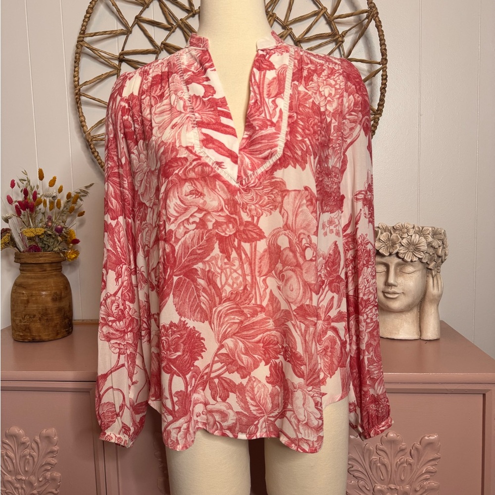 Women’s XS Floral Red‎ and white Top